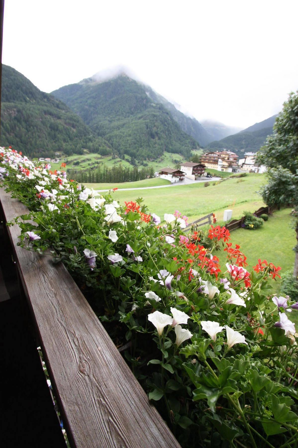 Haus Sonnenhang Hotel Solden Exterior photo